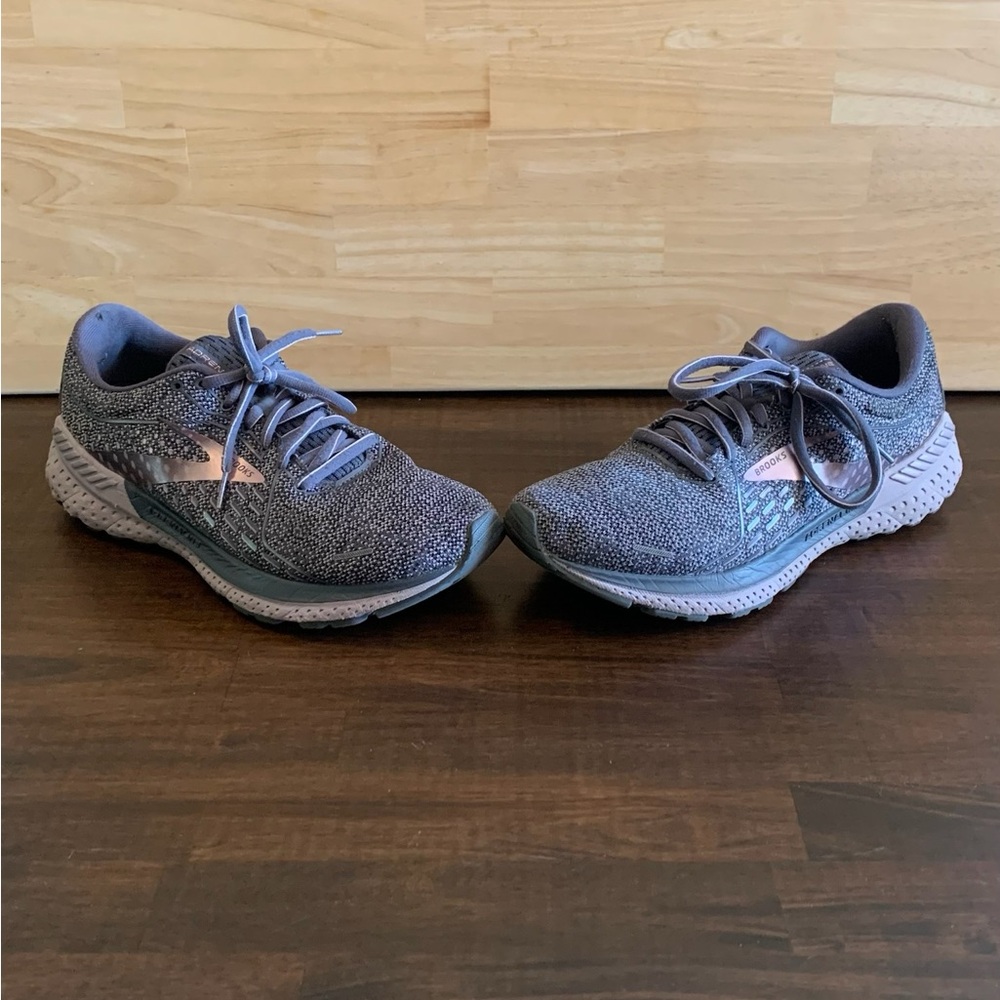 Women’s brooks 9.5 adrenaline 21